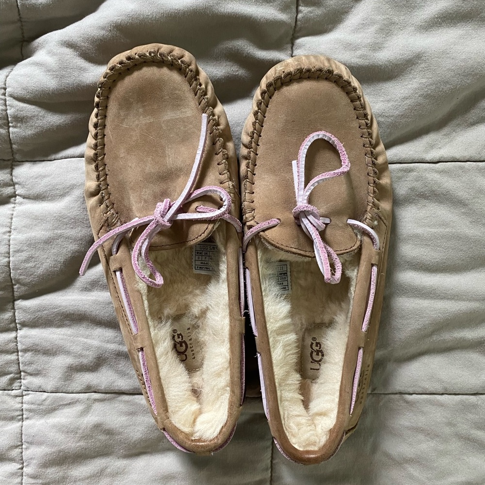 UGG Dakota Slippers Women’s Size 8